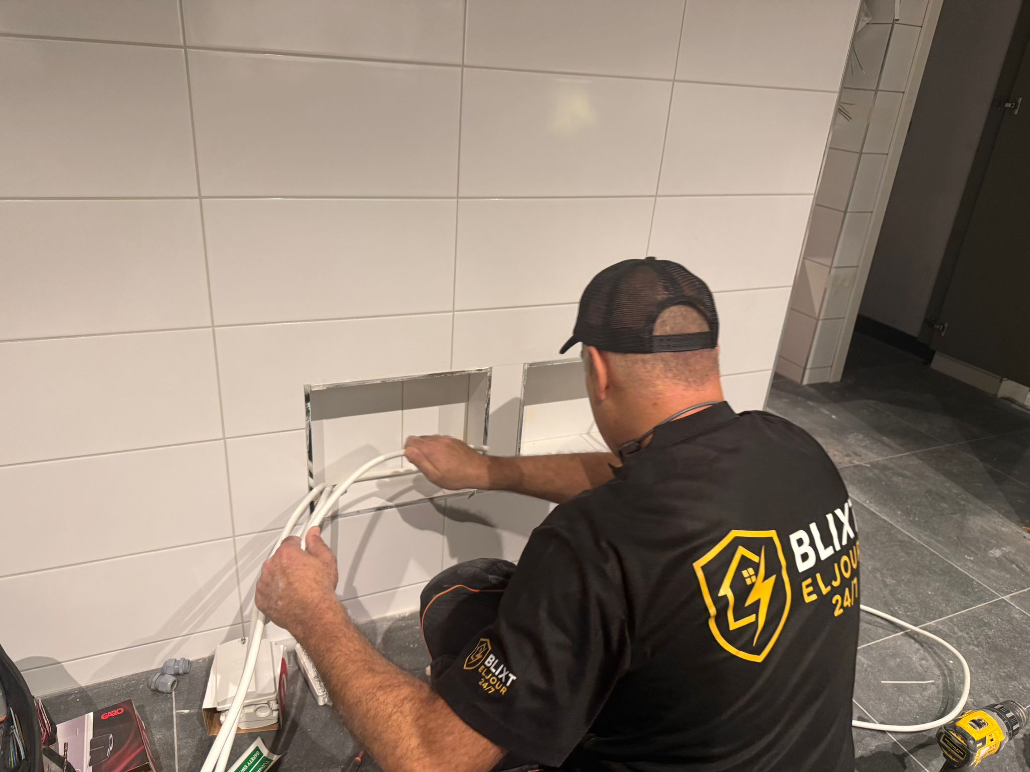 Laddboxinstallation - Blixt Eljour 247, Blixteljour247, Blixteljour, Blixt eljour, elektriker Stockholm